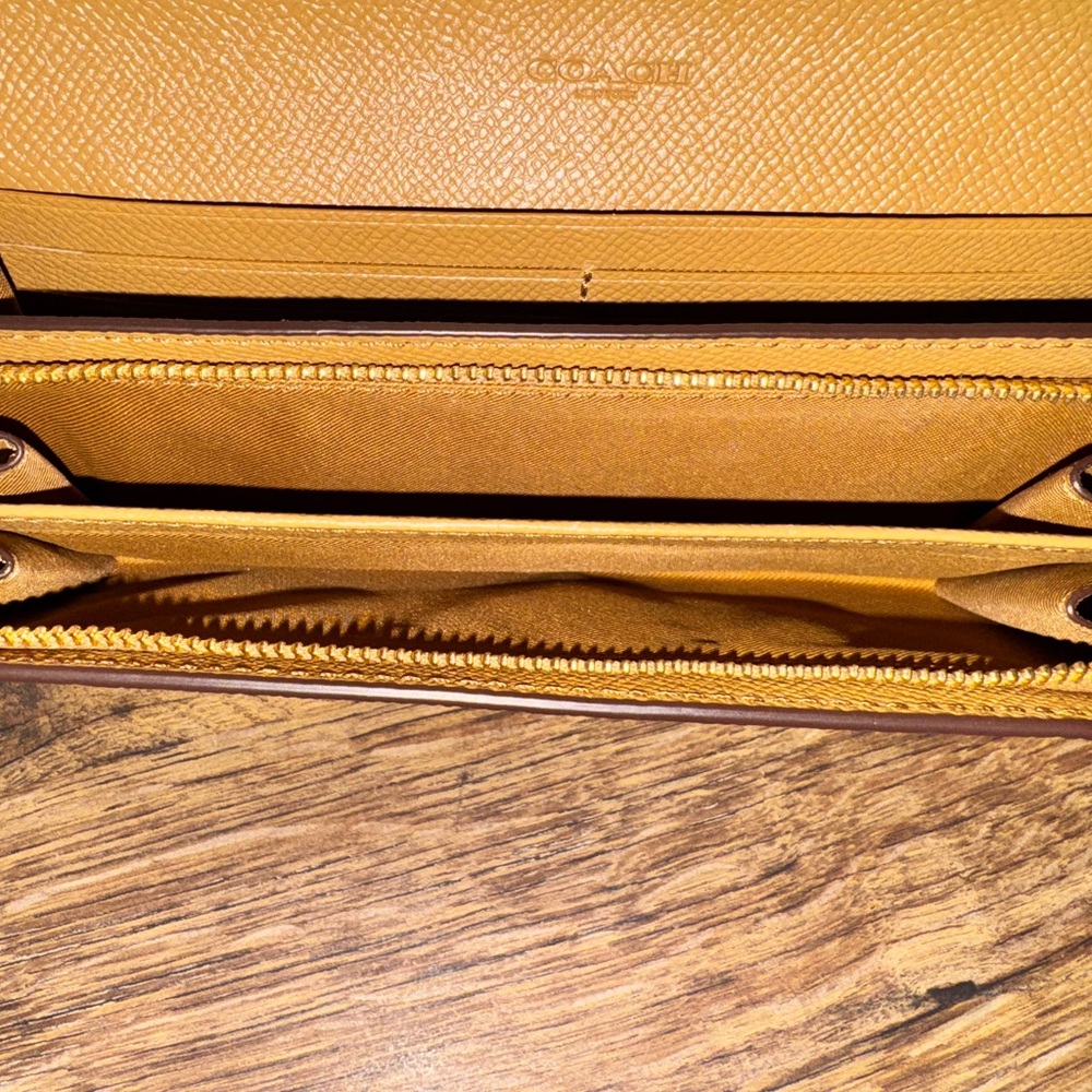 Coach Envelope Wallet - Picture 4 of 8